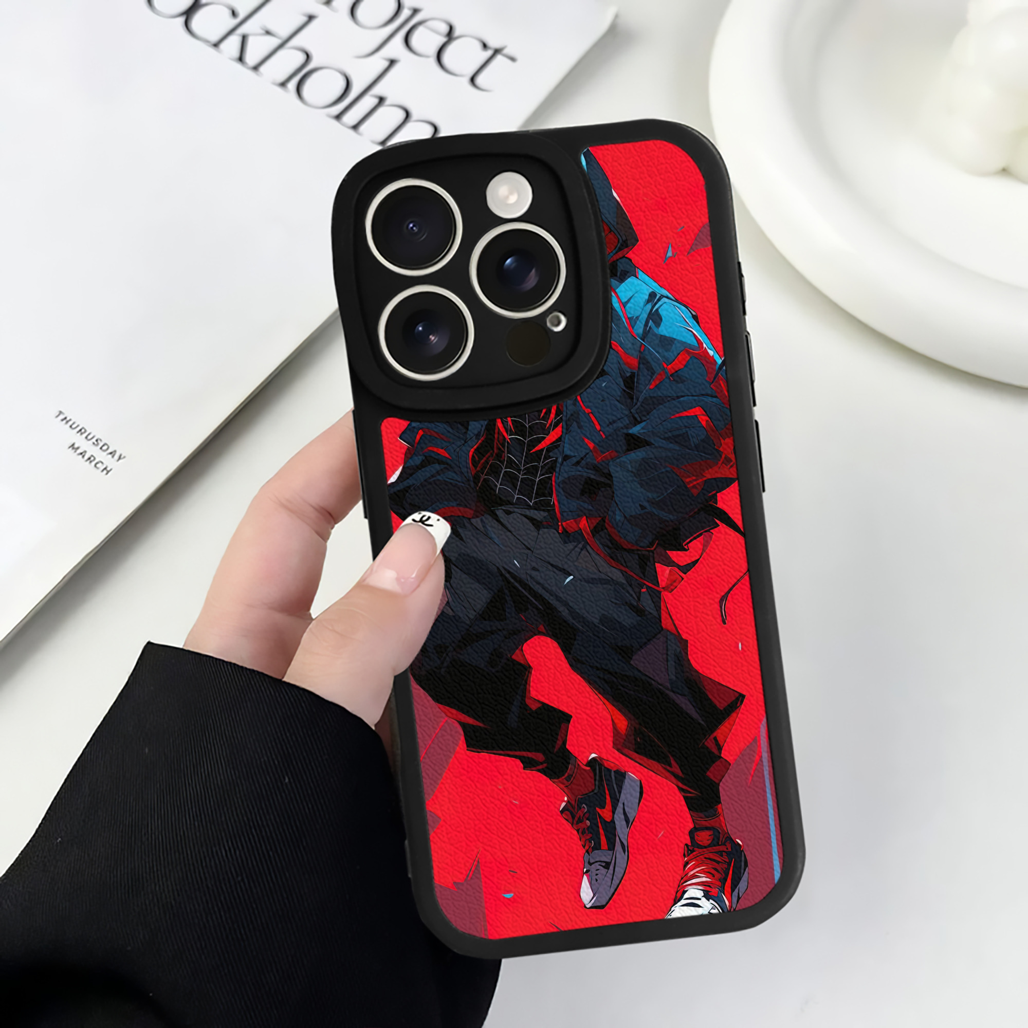 Spider Man スパイダーマン 【iPhone 16シリーズ対応】シリコンスマホケース（レザー調） 材質：シリコン